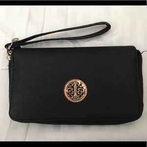 Black/gold/cheetah print inside wallet